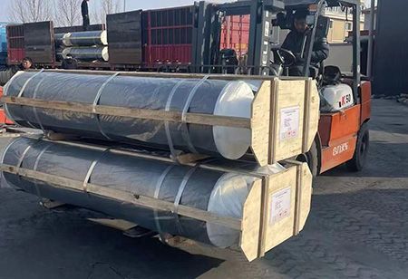 Графитовый электрод UHP 450 мм с ниппелем T4L