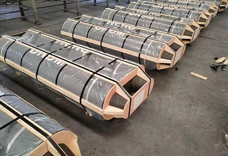 Графитовый электрод UHP 600 мм с ниппелем T4L